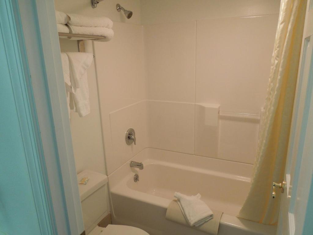 Admiral On Baltimore Rehoboth Beach Room photo